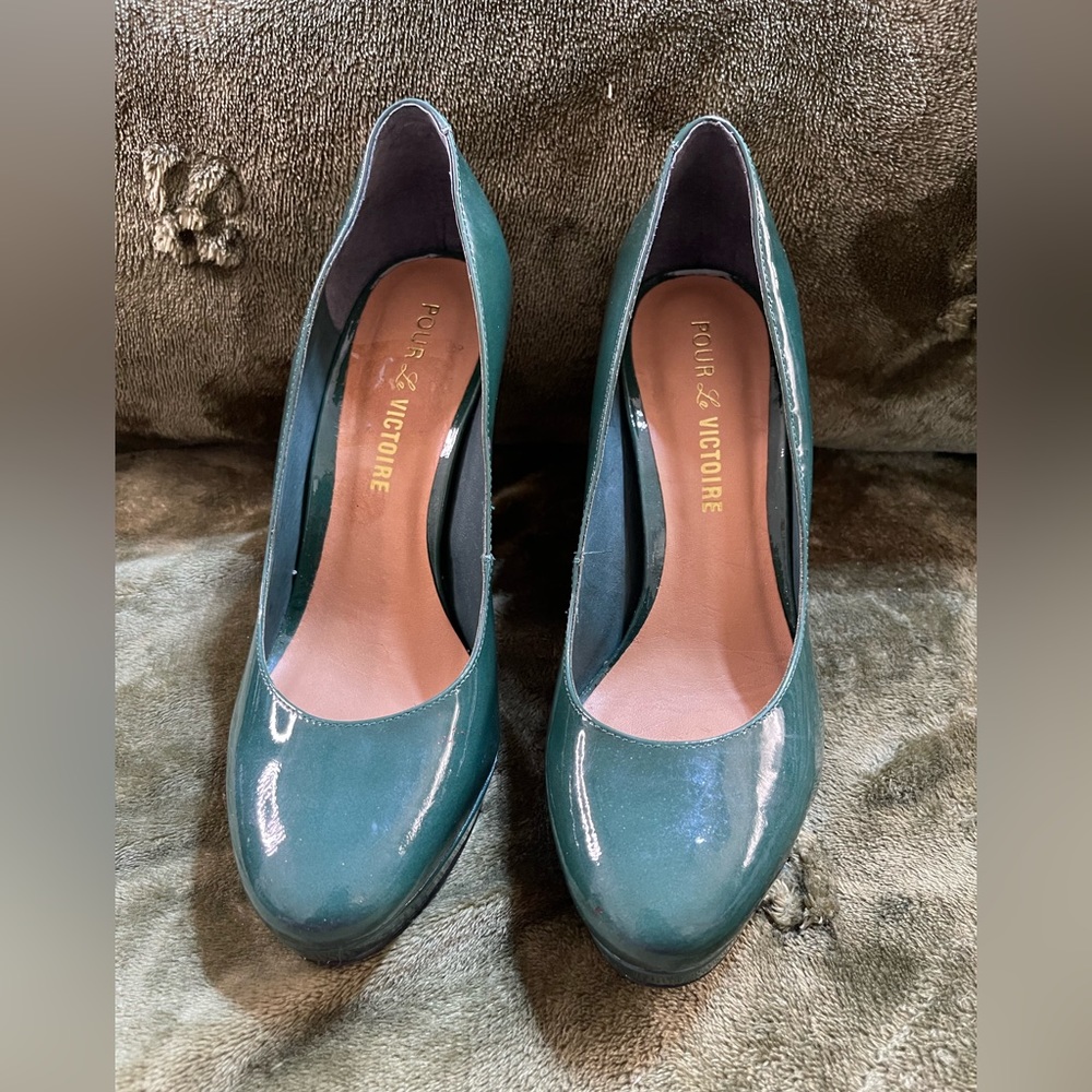 Pour La Victoire Snake Block Heels
